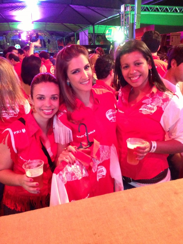 customização-camisas-camarote-brahma-country-ribeirão-rodeo-music-primeiro-dia-melhor-lugar-da-festa-adriana-santana-blog-carola-duarte