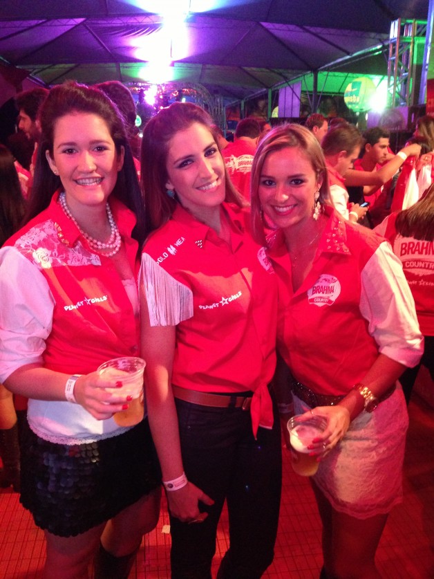 customização-camisas-camarote-brahma-country-ribeirão-rodeo-music-primeiro-dia-melhor-lugar-da-festa-adriana-santana-blog-carola-duarte