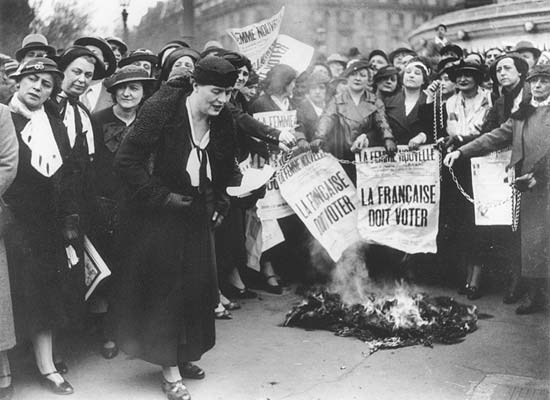 feminismo-queima-dos-sutiãs-blog-carola-duarte
