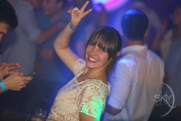 mulheres-com-batom-vermelho-sky-room-blog-carola-duarte