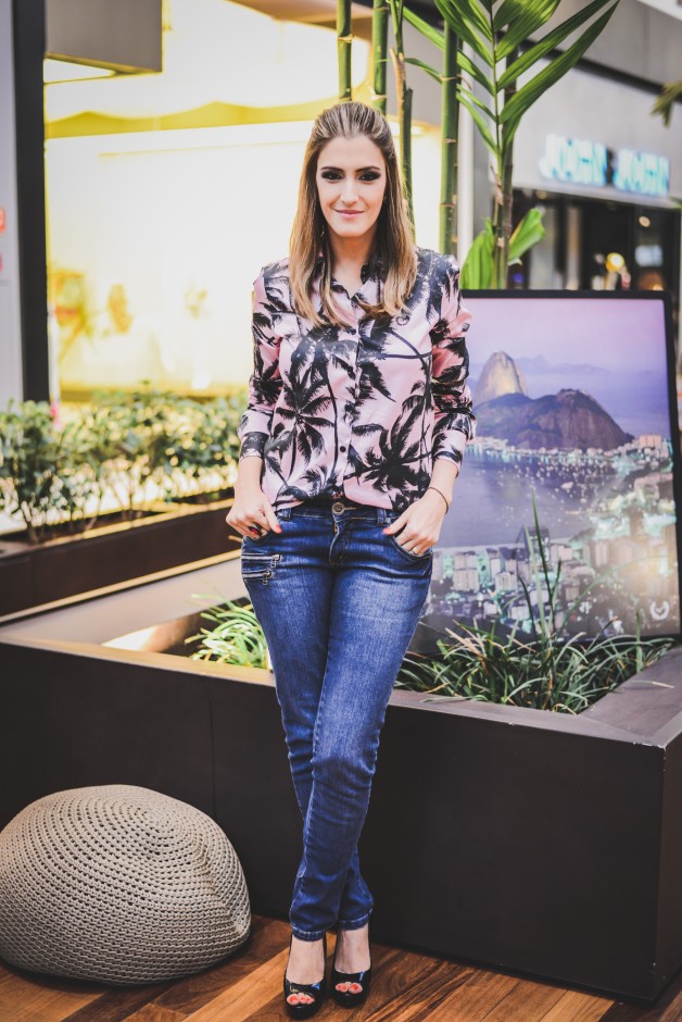 look-calça-jeans-com-camisa-estampa-de-coqueiro-overend-summer-blog-de-moda-em-ribeirão-preto