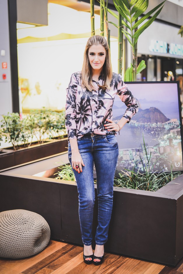 look-calça-jeans-com-camisa-estampa-de-coqueiro-overend-summer-blog-de-moda-em-ribeirão-preto