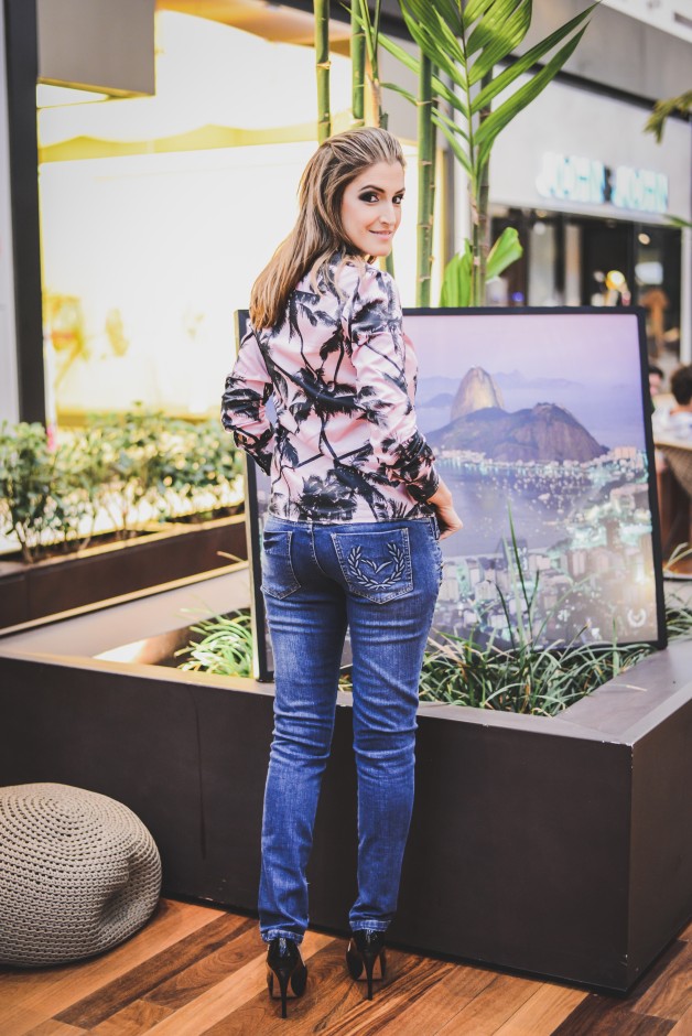look-calça-jeans-com-camisa-estampa-de-coqueiro-overend-summer-blog-de-moda-em-ribeirão-preto