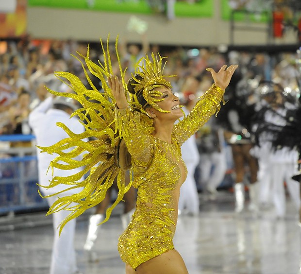 A maquiagem de Claudia Leitte na Marquês de Sapucaí