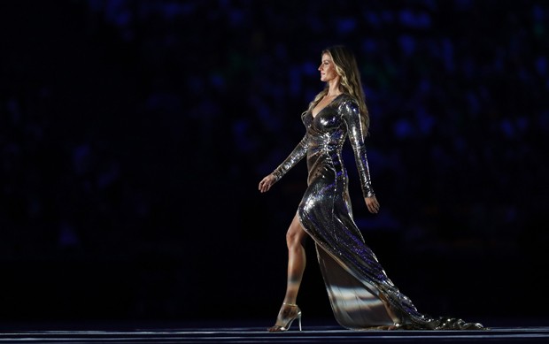 desfile-gisele-olimpiada-rio-2016