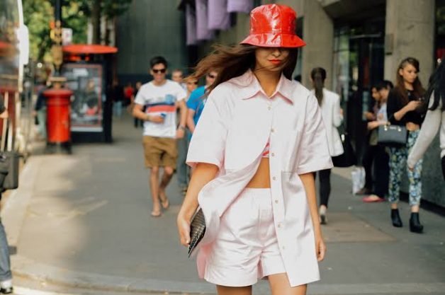VESTIR TENDÊNCIA SEM FALÊNCIA: ONDE COMPRAR O BUCKET HAT